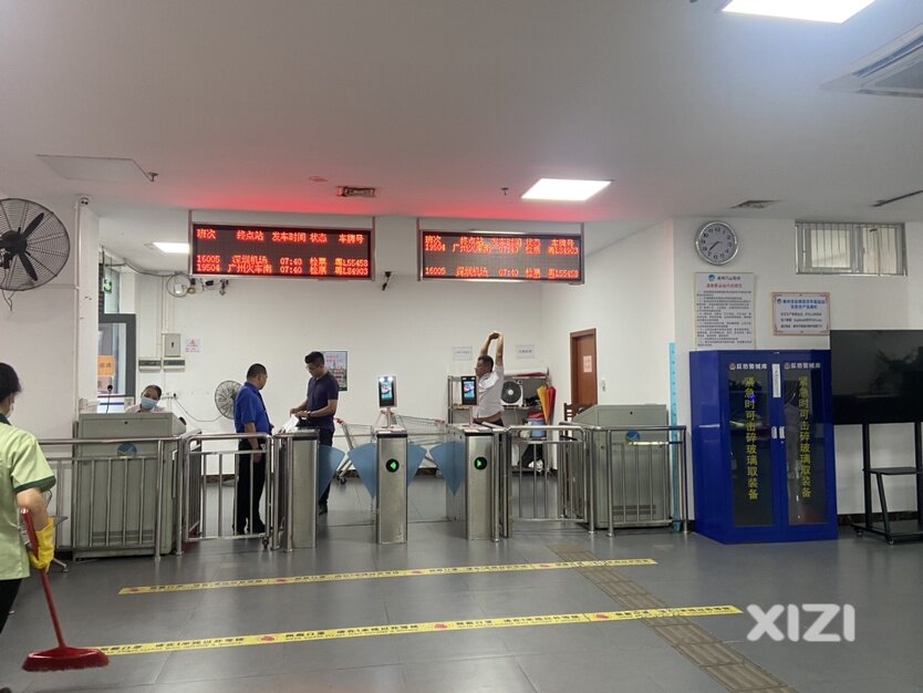 惠州总站就剩2个检票口，乘客寥寥无几