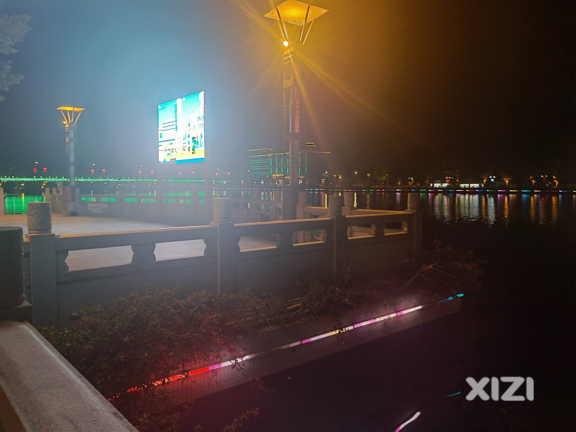 龙门县城河边夜景还不错